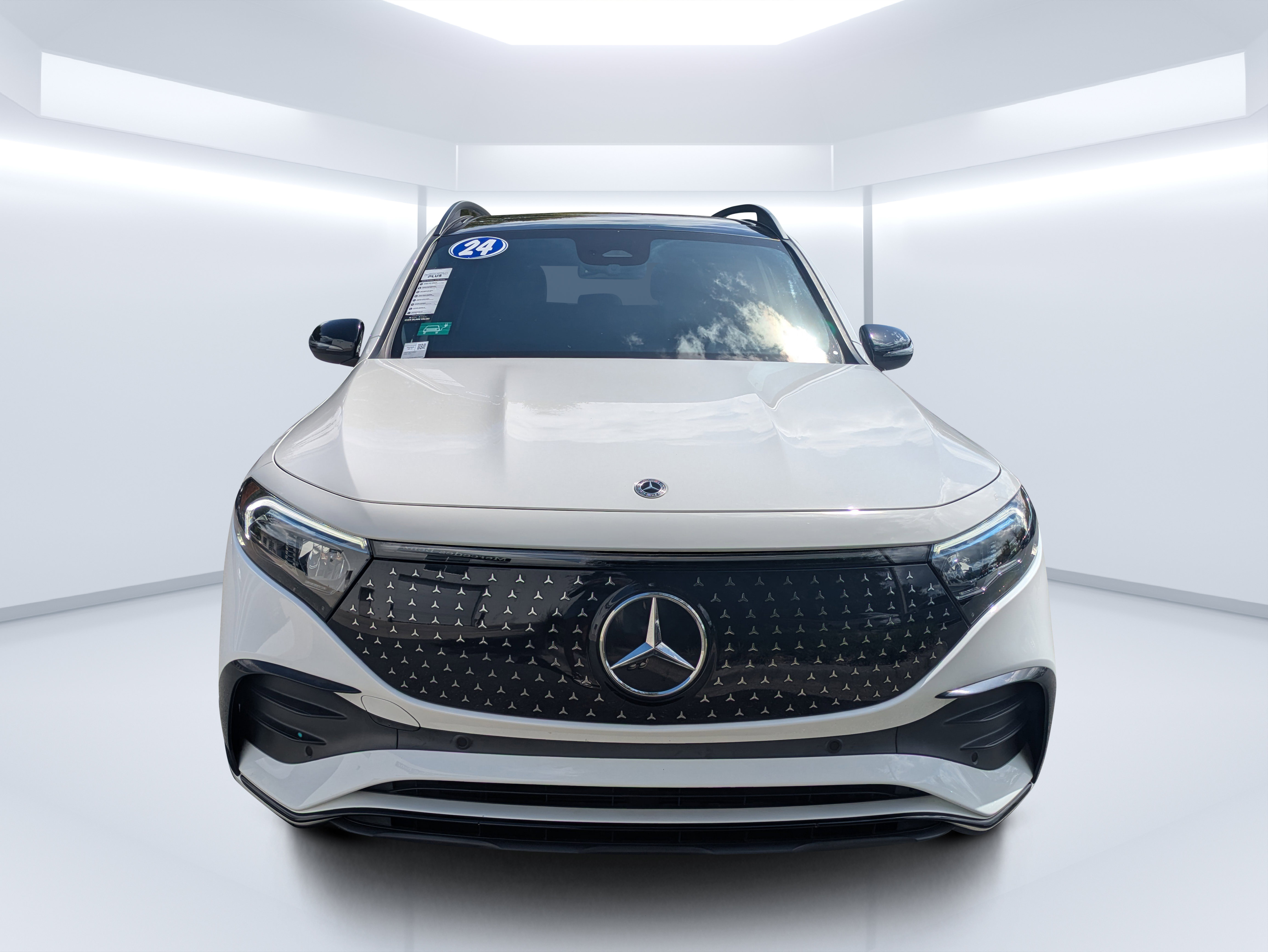 Used 2024 Mercedes-Benz EQB 350 4MATIC SUV image 8