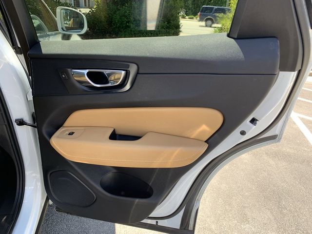 Used 2018 Volvo XC60 T6 Momentum w/ Convenience Package AWD/4WD image 11