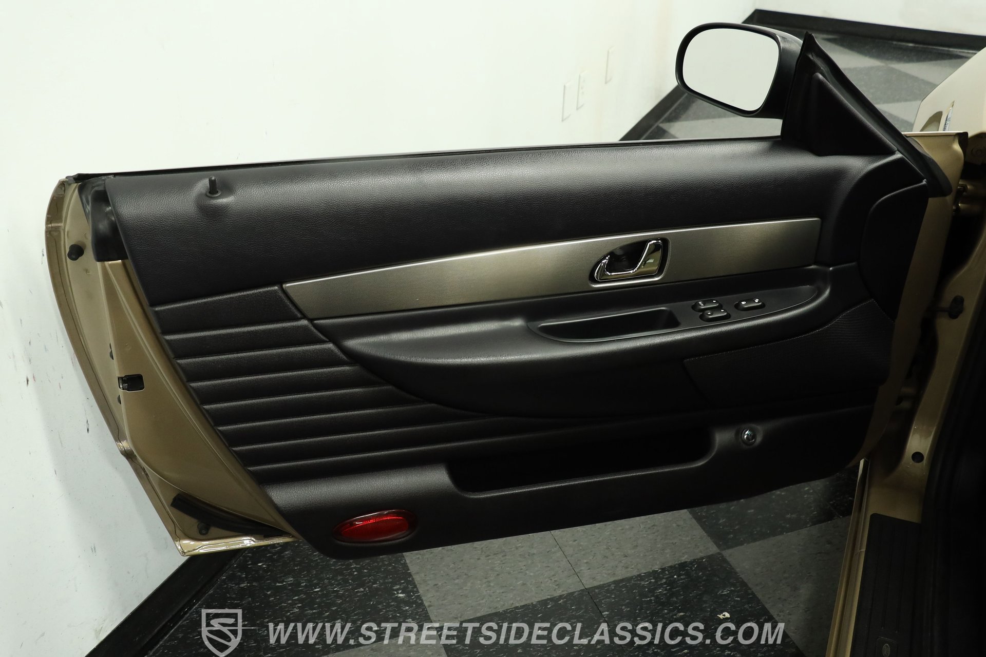 Used 2005 Ford Thunderbird RWD image 33