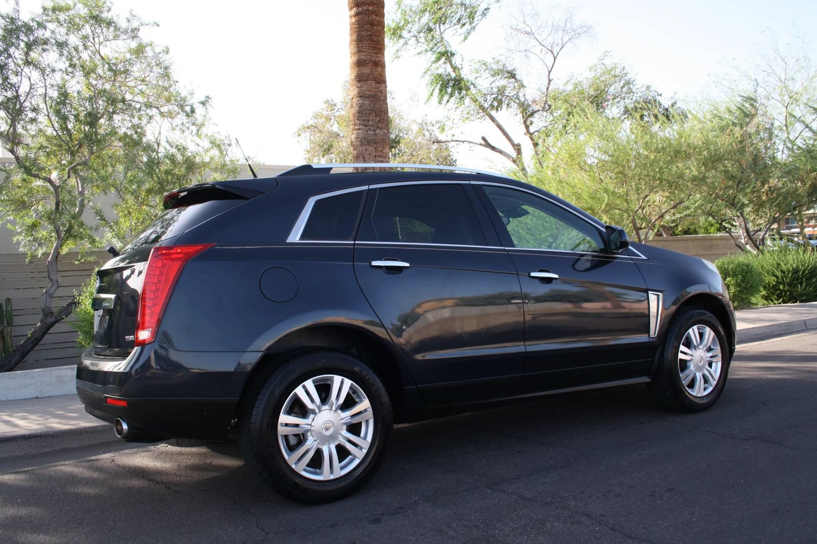 Used 2014 Cadillac SRX Luxury w/ Driver Awareness Package FWD image 3