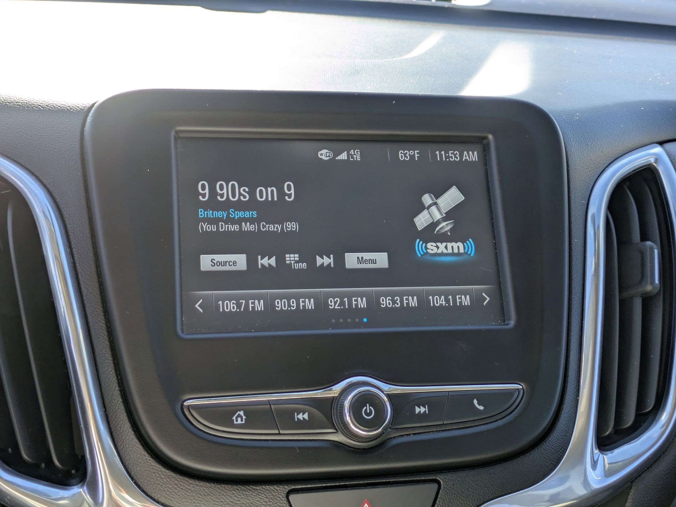 Used 2018 Chevrolet Equinox LT image 22