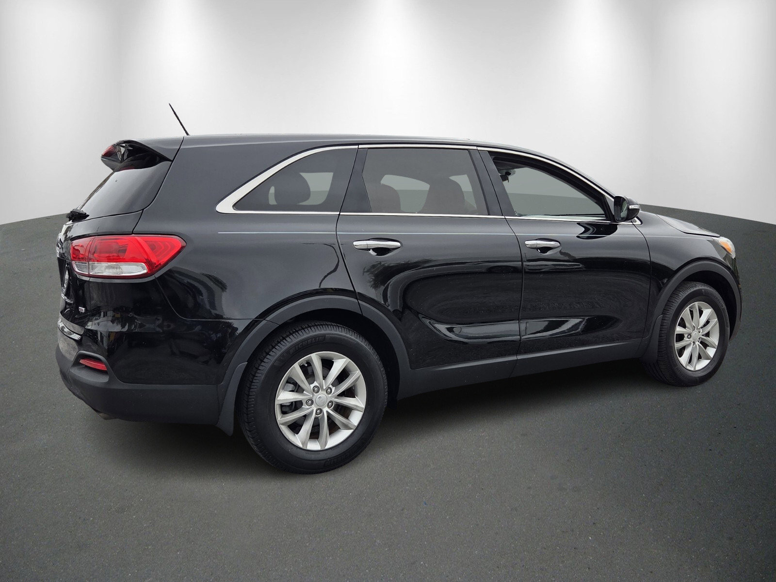 Used 2017 Kia Sorento L image 7