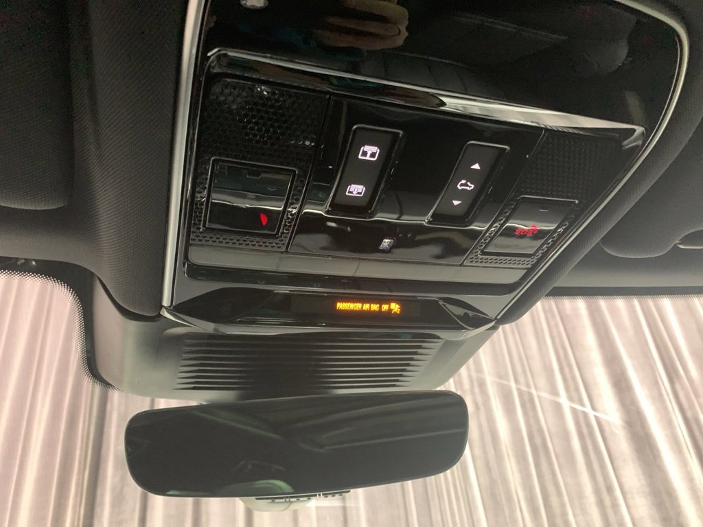 Used 2025 Land Rover Range Rover Sport image 19