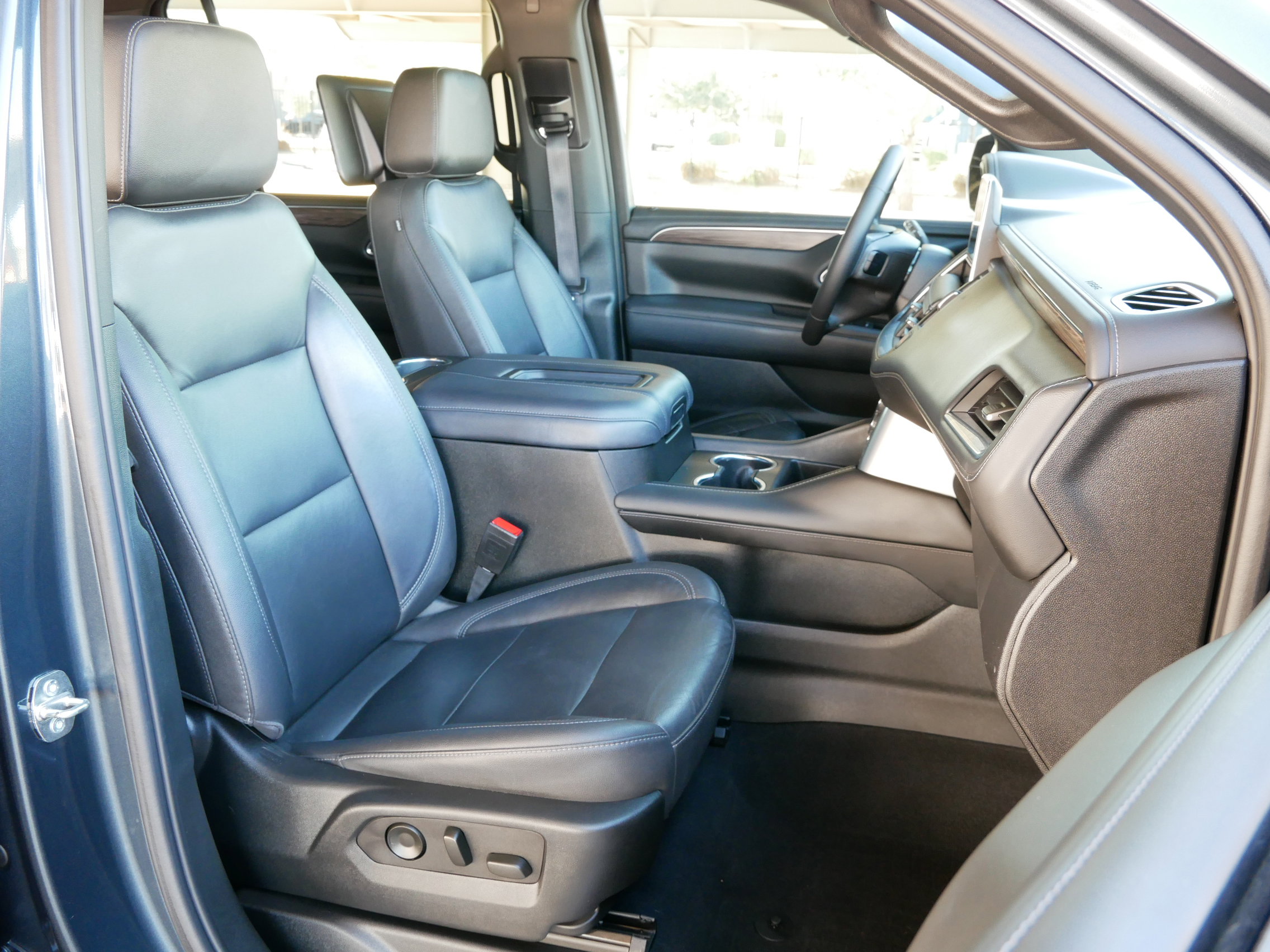 Used 2021 Chevrolet Suburban Z71 w/ Rear Media and Nav Package image 8