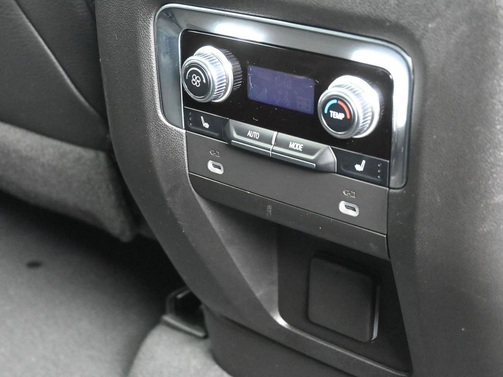 Used 2023 GMC Yukon Denali image 11