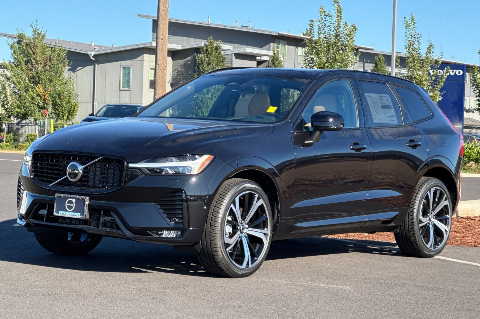 New 2025 Volvo XC60 B5 Ultra w/ Protection Package Premier image 7