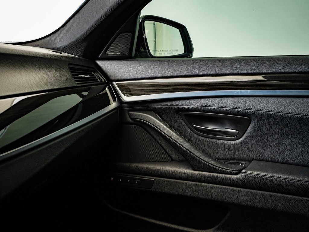 Used 2014 BMW 550i xDrive Sedan image 39