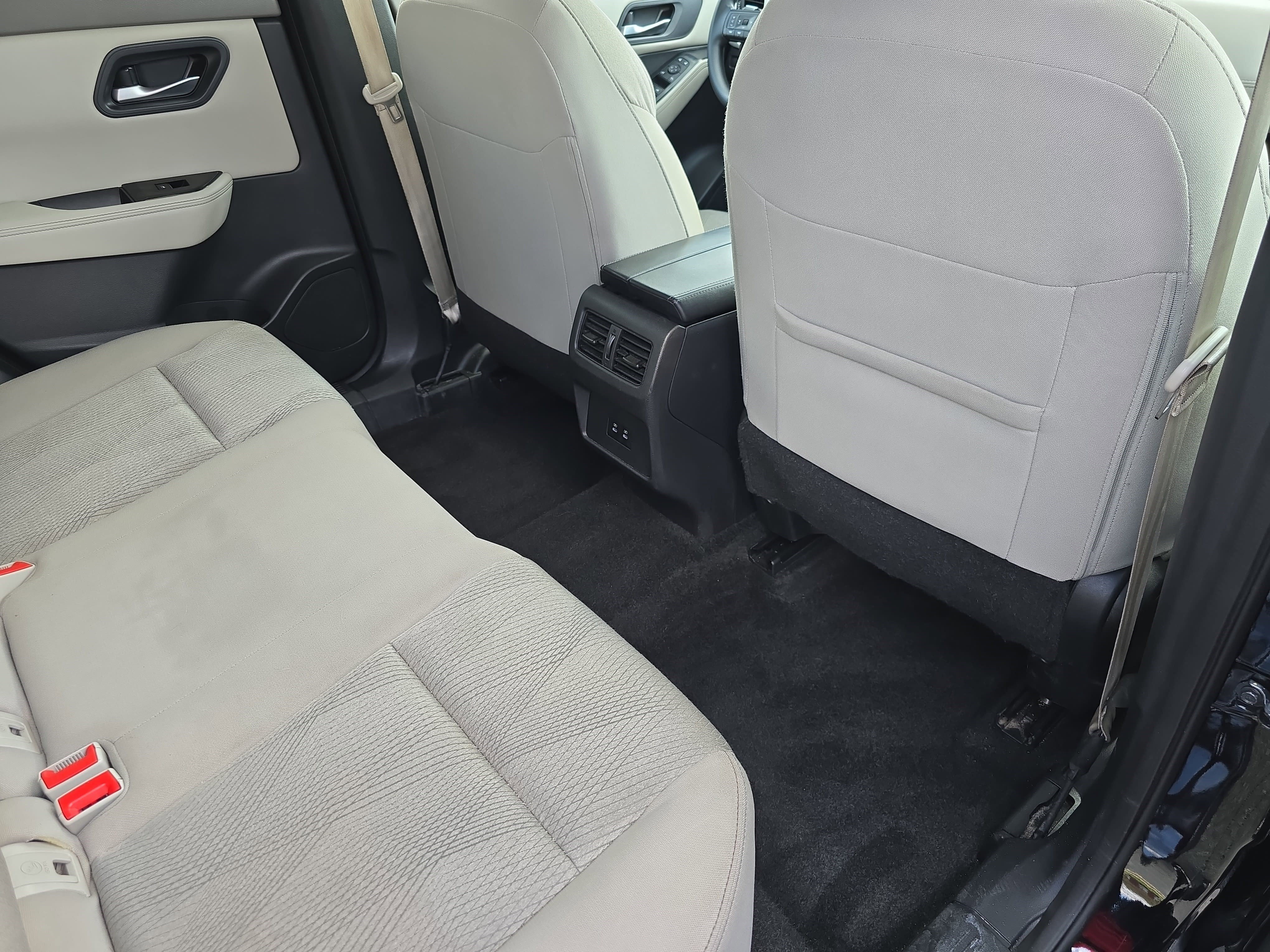 Used 2024 Nissan Rogue SV image 11