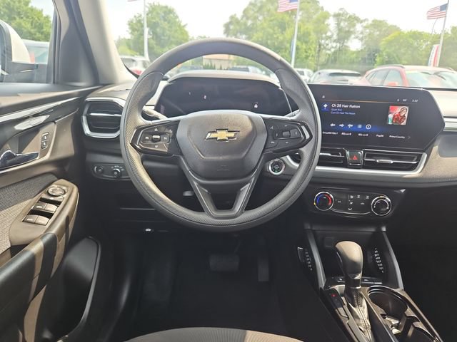 Used 2024 Chevrolet TrailBlazer LT w/ Driver Confidence Package FWD image 14