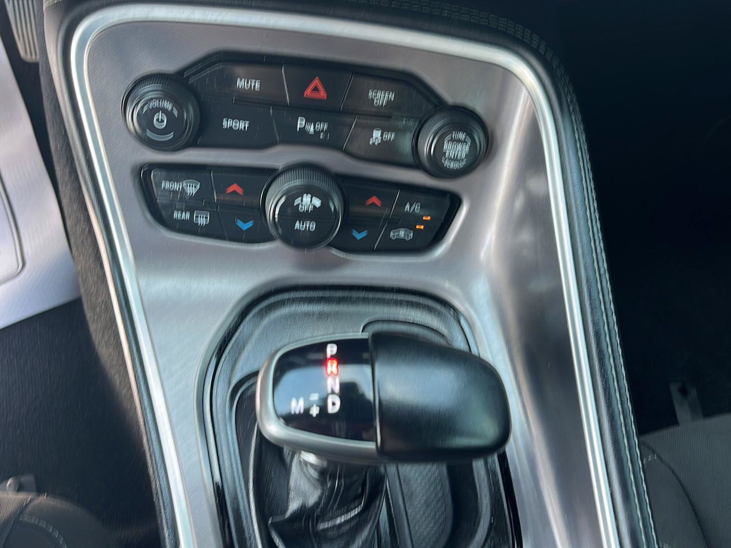 Used 2021 Dodge Challenger SXT w/ Driver Convenience Group RWD image 15