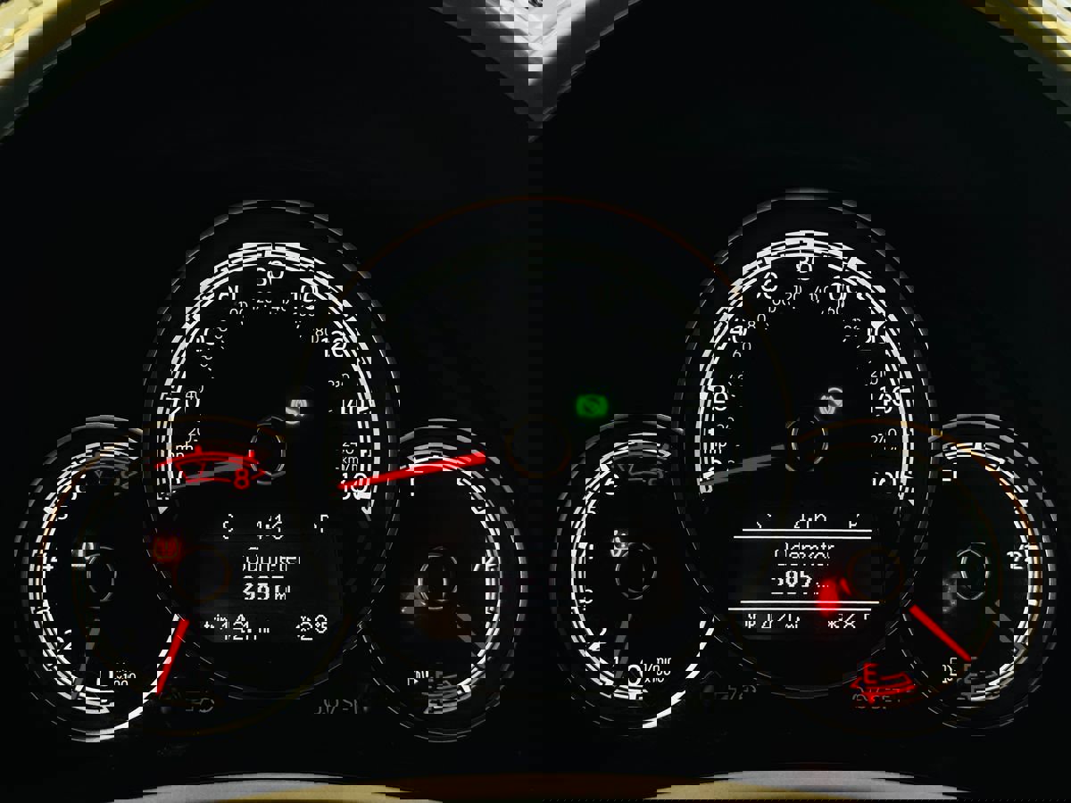 Used 2019 Volkswagen Beetle S image 35