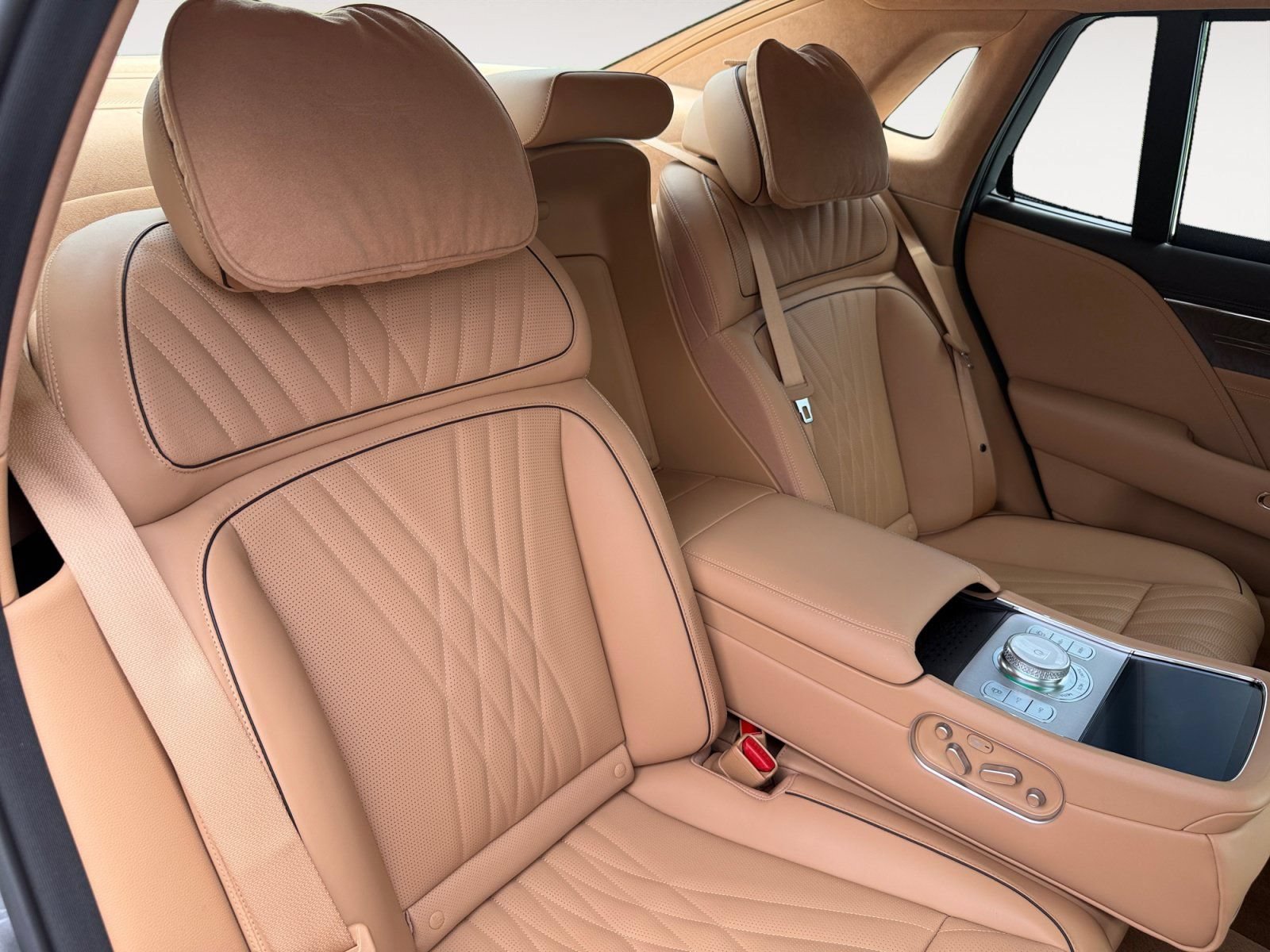 Used 2025 Genesis G90 3.5T AWD/4WD image 17