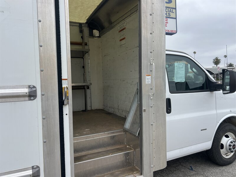 Used 2022 GMC Savana 3500 Extended w/ Power Convenience Package RWD image 18