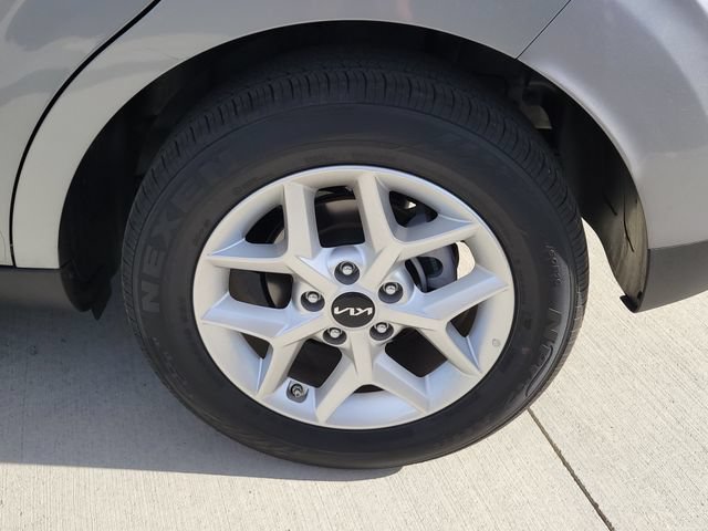 Certified 2025 Kia Soul LX w/ LX Technology Package FWD image 18