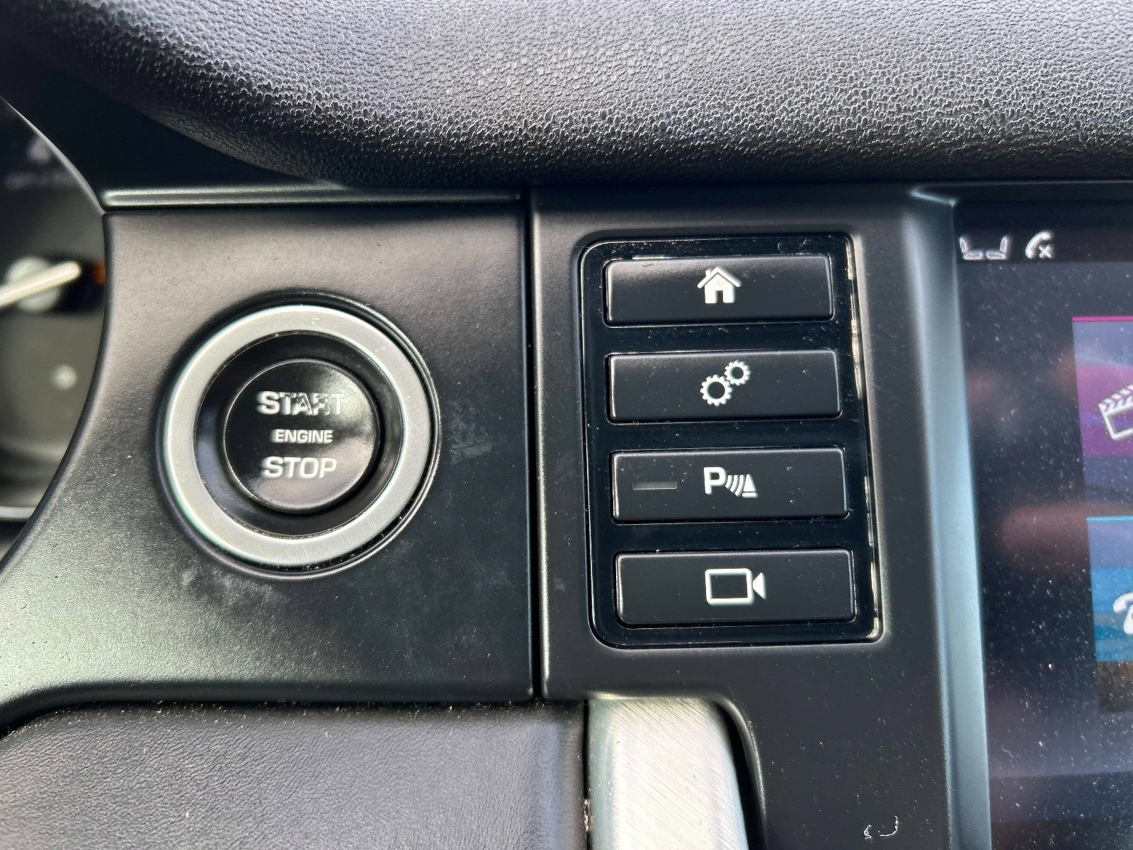 Used 2017 Land Rover Discovery Sport HSE Luxury AWD/4WD image 30