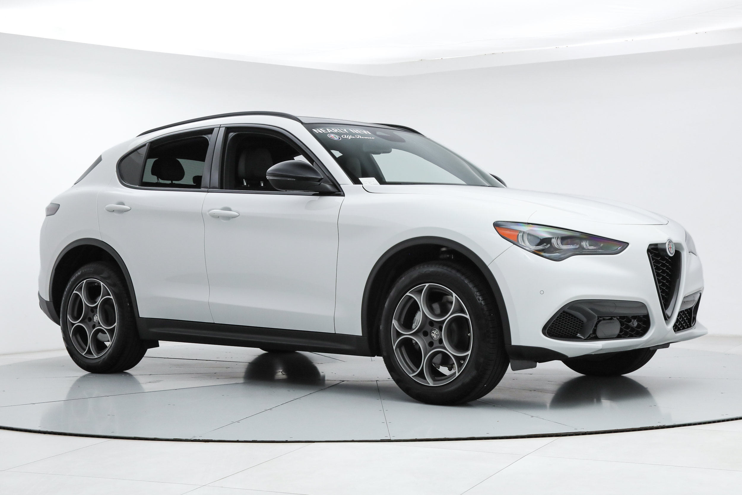 New 2025 Alfa Romeo Stelvio Sprint w/ Convenience Package AWD/4WD image 7