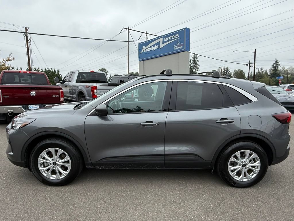 Used 2024 Ford Escape Active w/ Tech Pack #1 AWD/4WD image 2