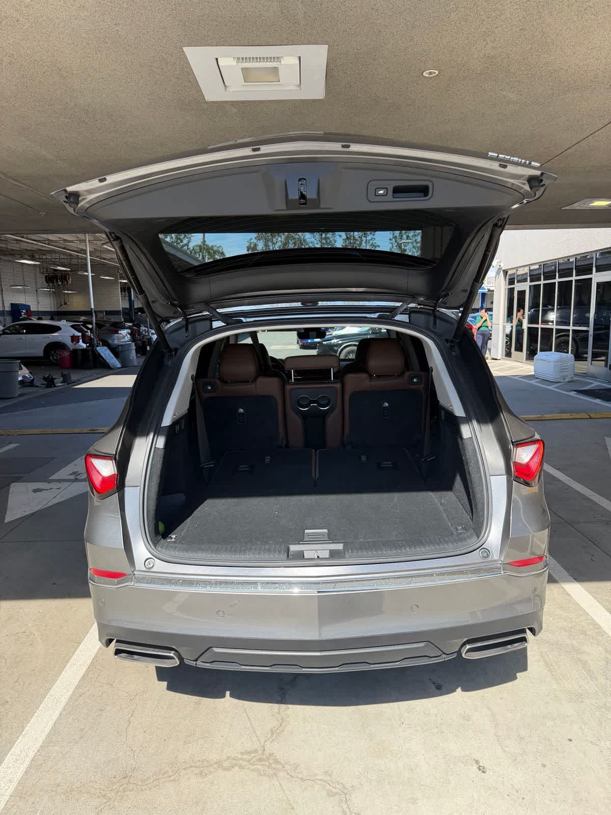 Used 2023 Acura MDX w/ Technology Package AWD/4WD image 10