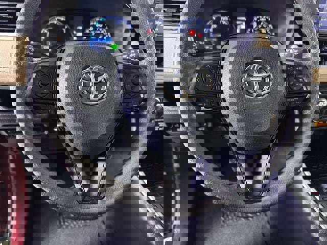 Used 2022 Toyota RAV4 XLE w/ Convenience Package image 11