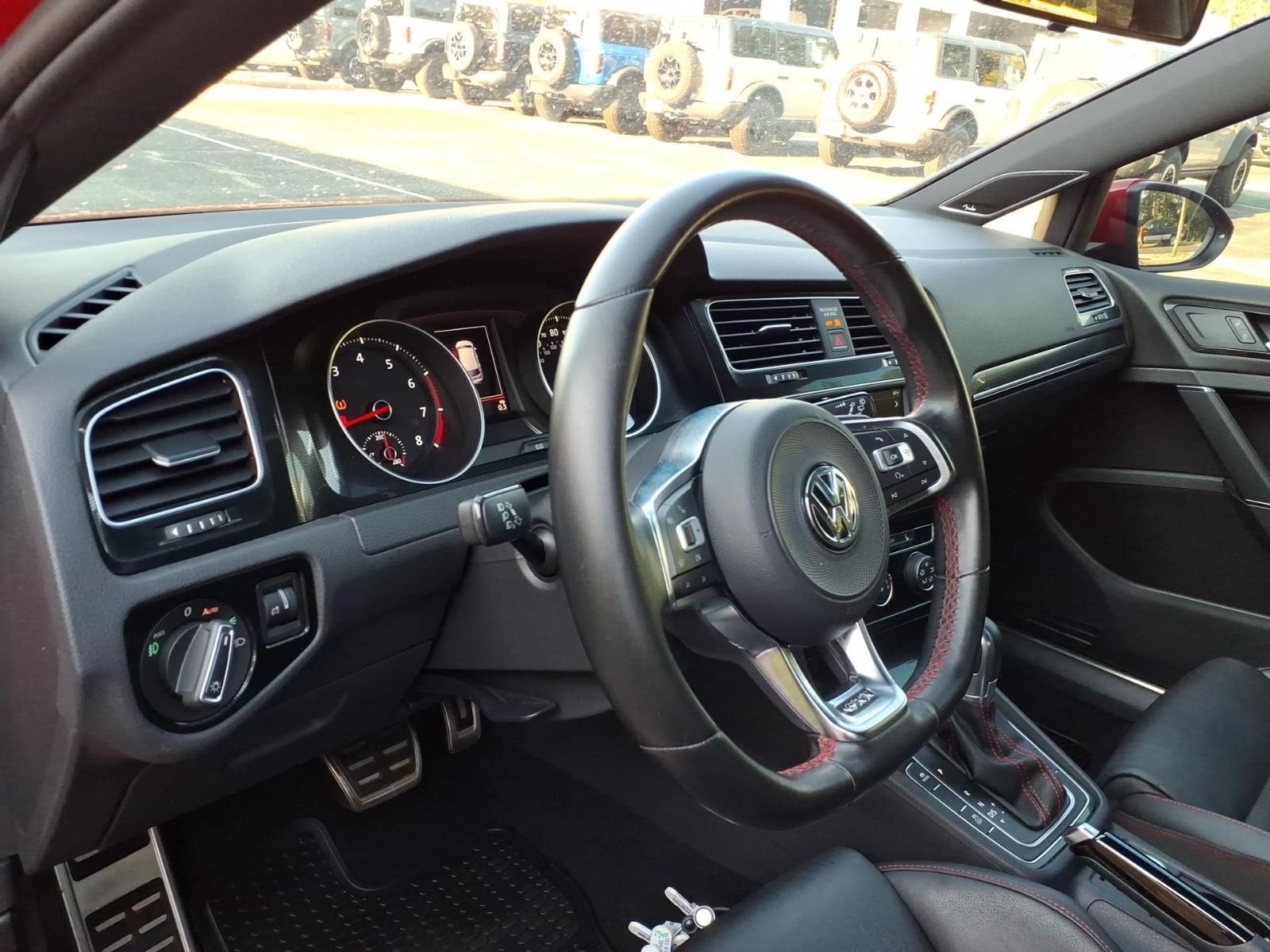Used 2017 Volkswagen GTI SE FWD image 19