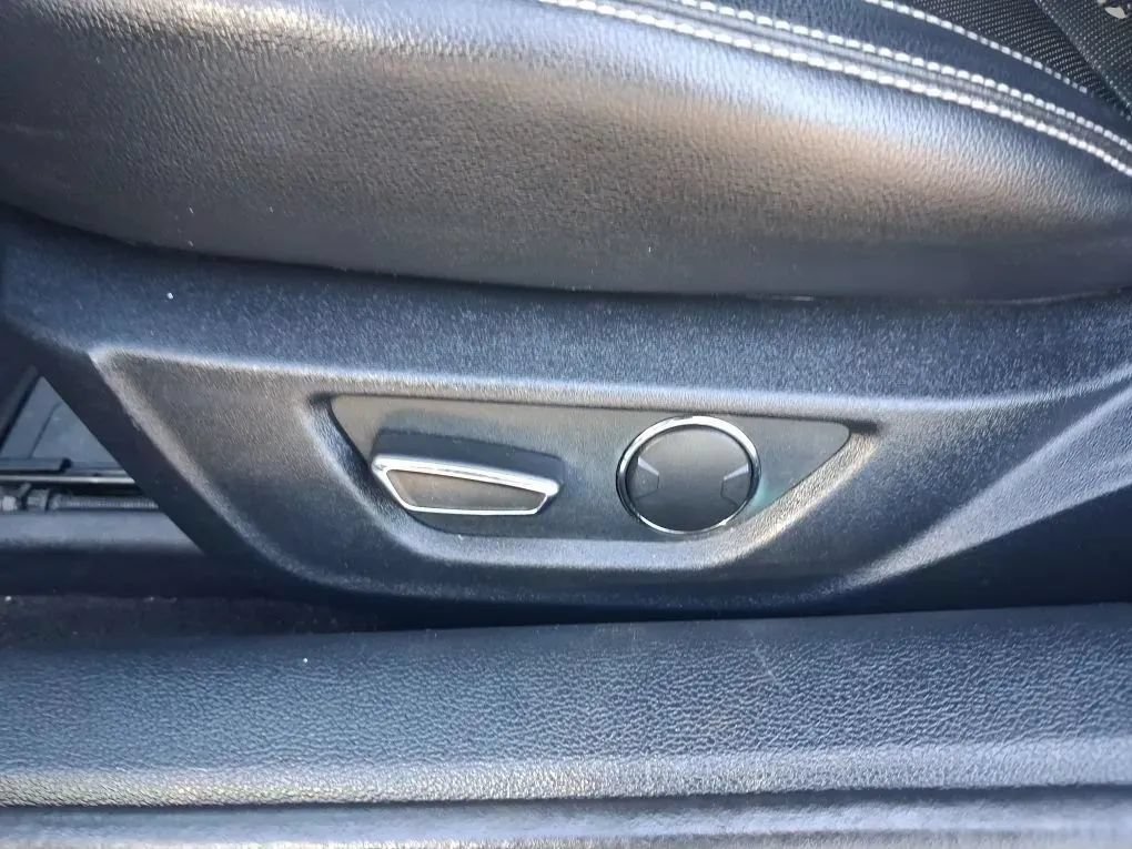 Used 2016 Ford Mustang Premium RWD image 21