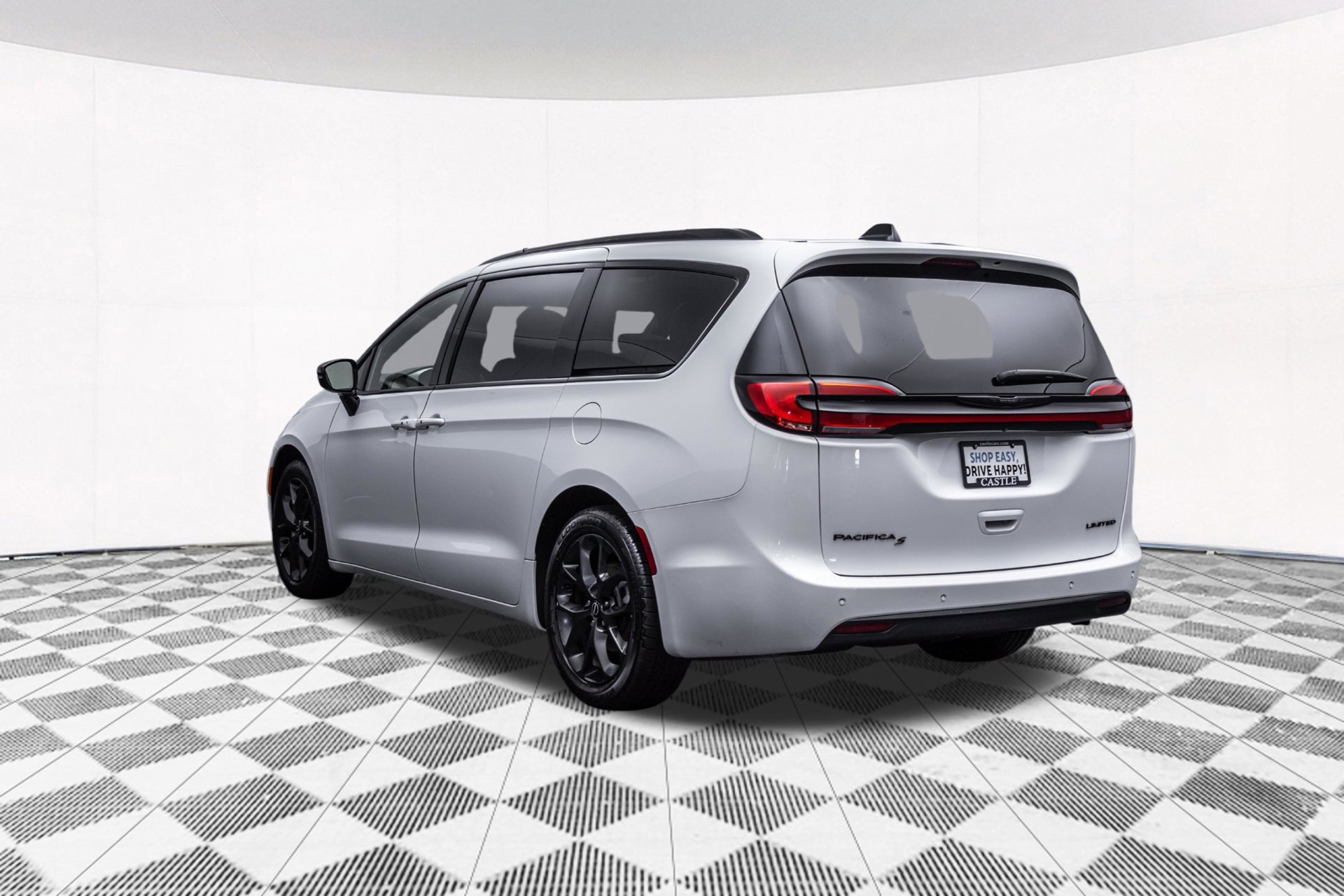 Used 2025 Chrysler Pacifica Limited FWD image 9