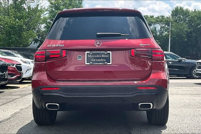 Used 2026 Mercedes-Benz GLB 250 4MATIC image 3