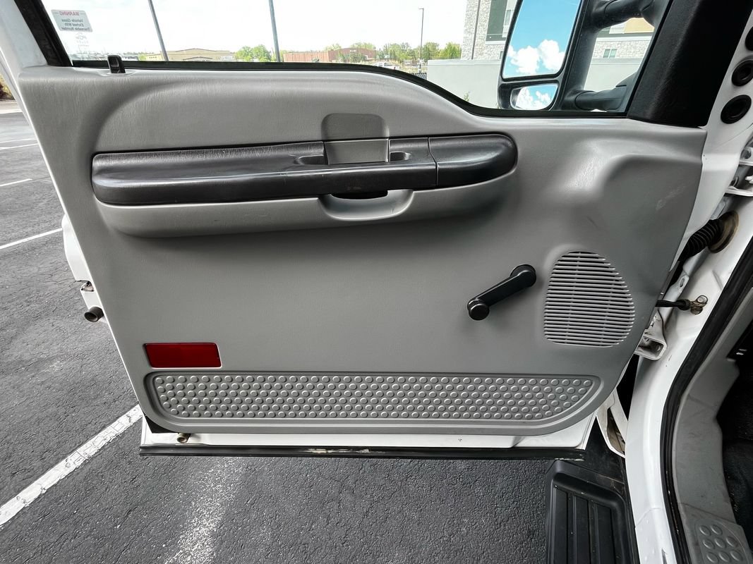 Used 2006 Ford F350 XL AWD/4WD image 9