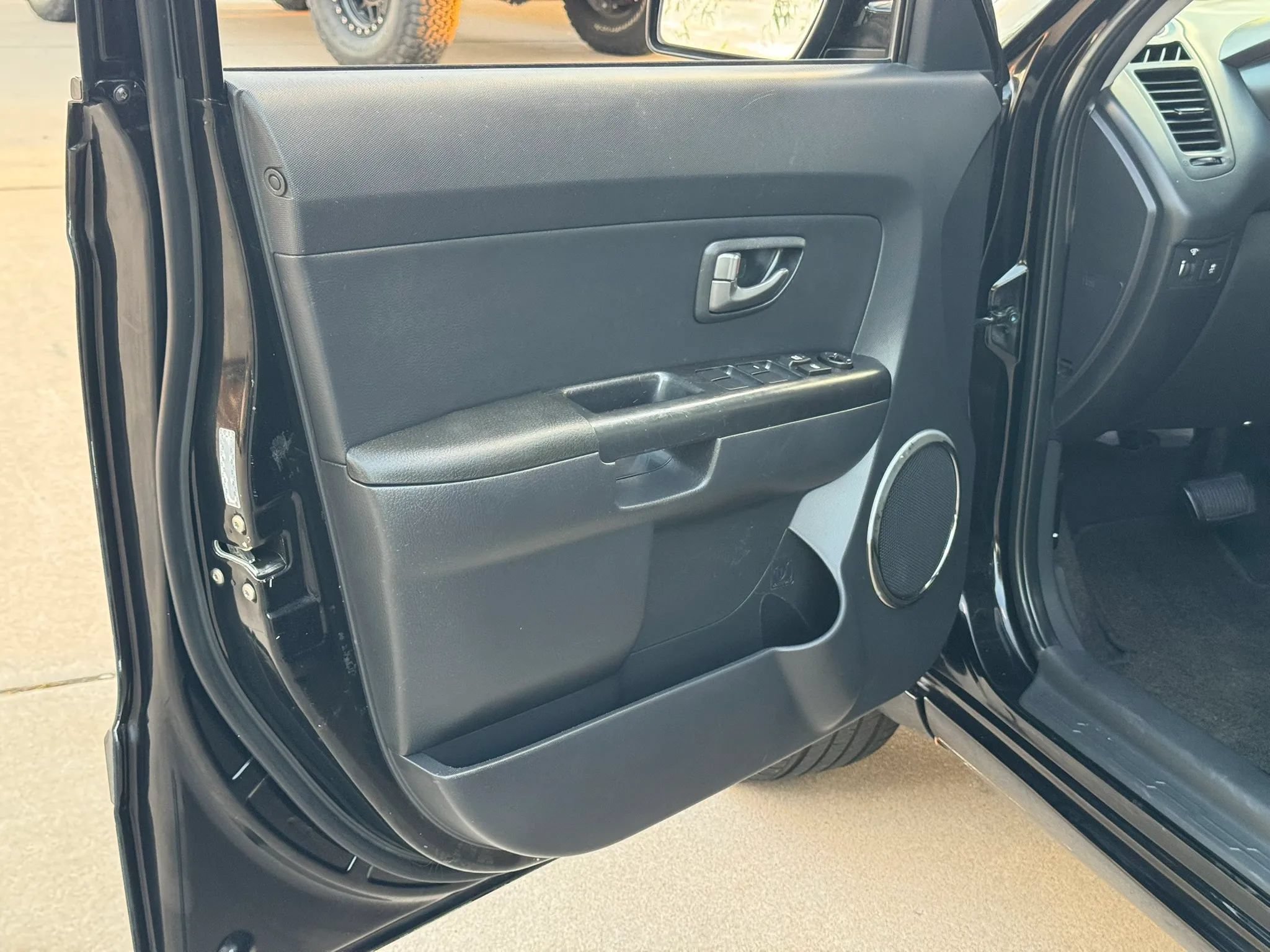 Used 2010 Kia Soul + FWD image 9