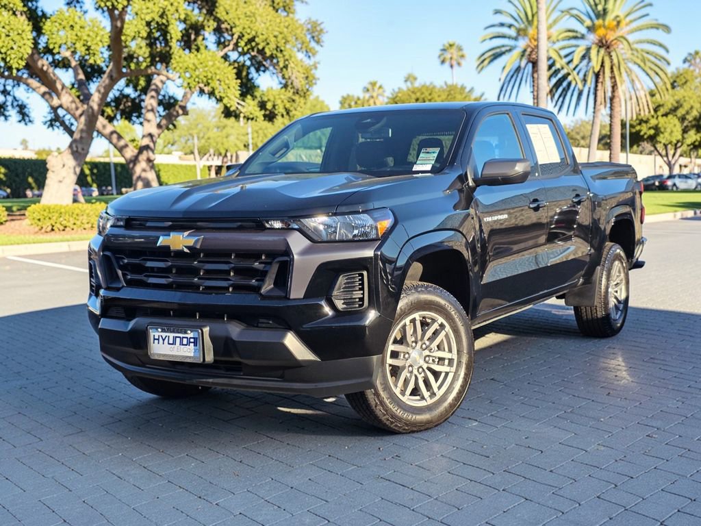 Used 2025 Chevrolet Colorado LT w/ Advanced Trailering Package image 1