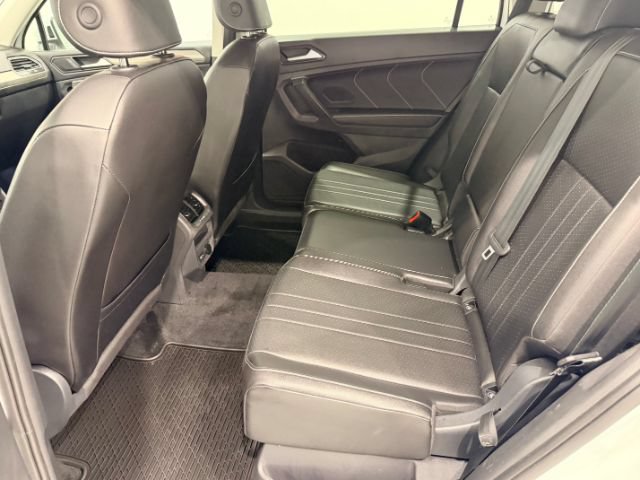 Used 2024 Volkswagen Tiguan SE AWD/4WD image 27