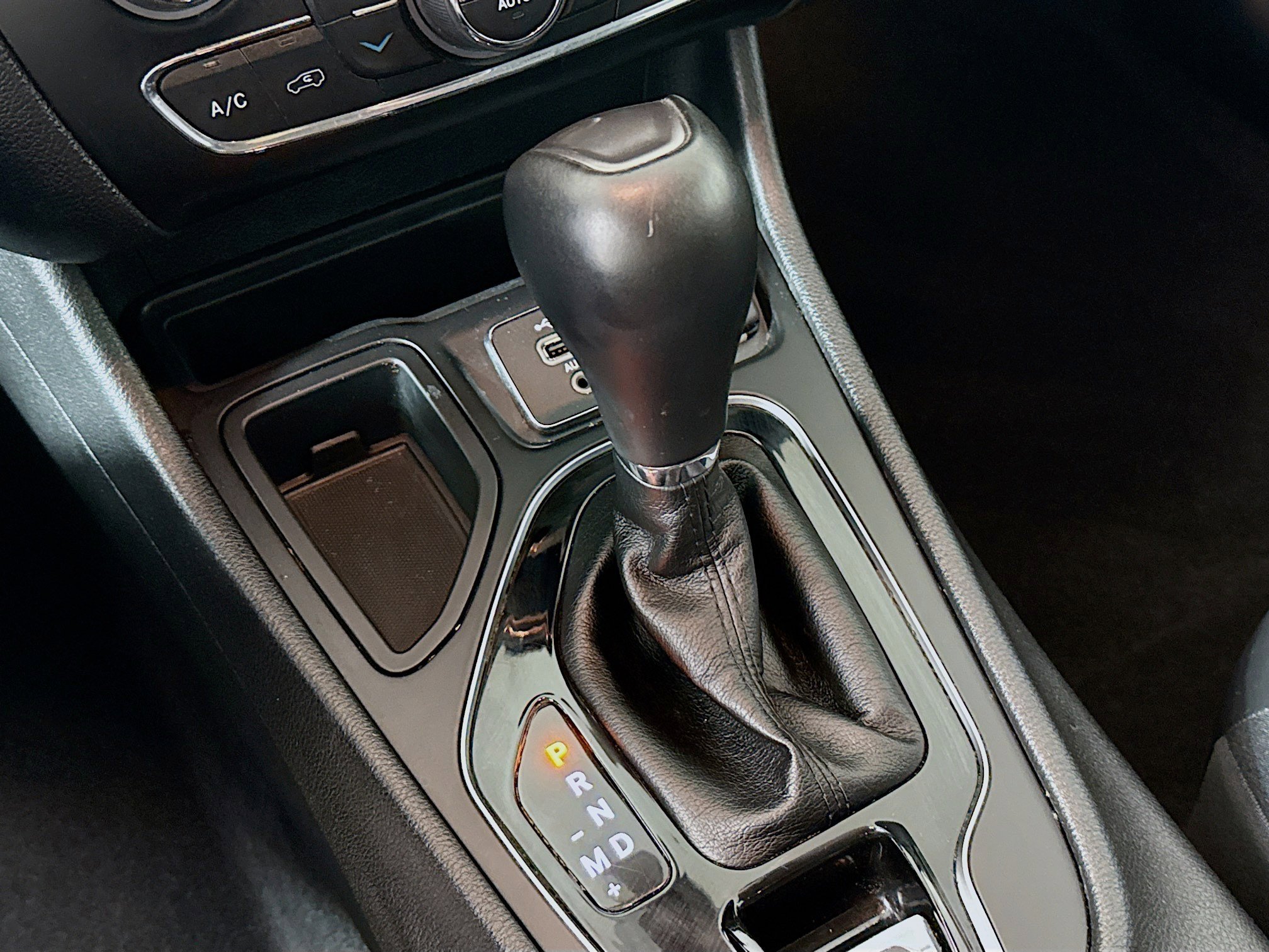 Used 2020 Jeep Cherokee Limited FWD image 19