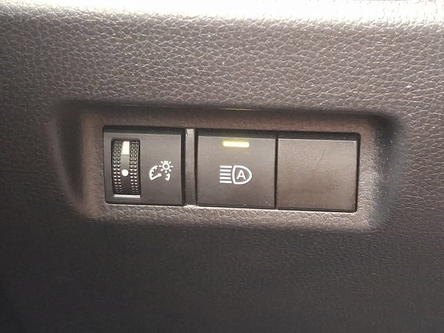 Used 2025 Toyota RAV4 LE AWD/4WD image 22