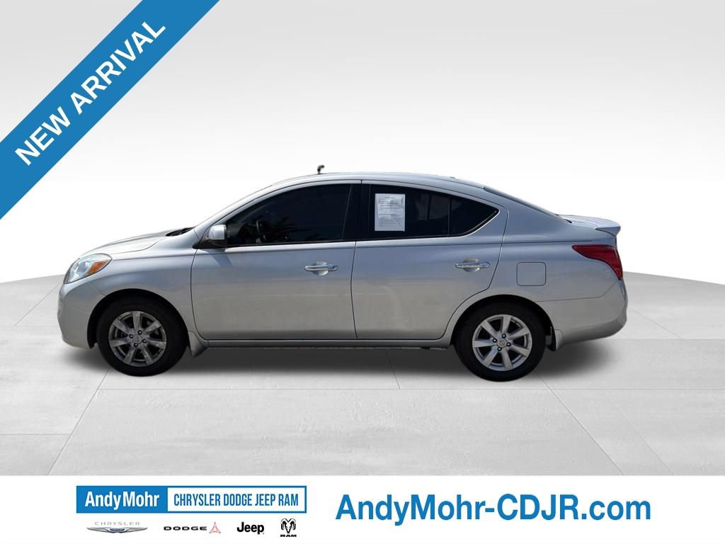 Used 2014 Nissan Versa SV w/ Convenience Package FWD image 4
