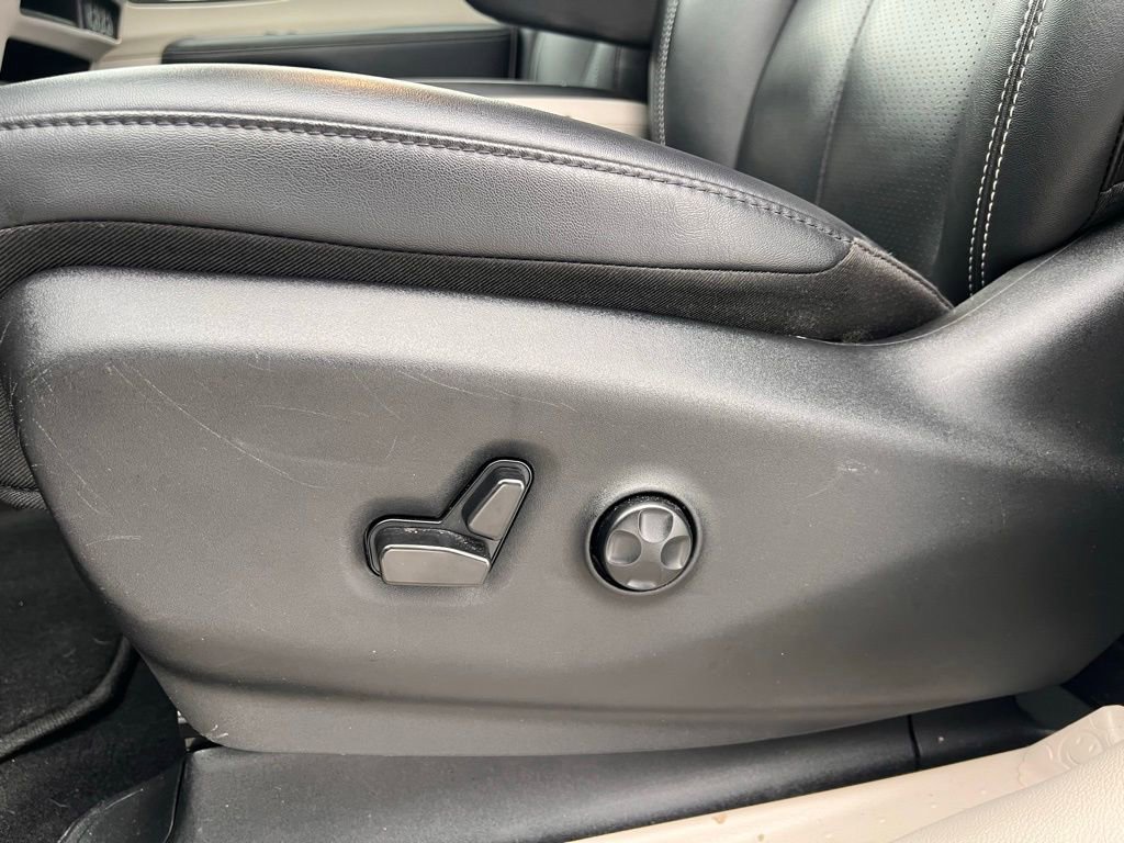 Used 2024 Chrysler Pacifica Touring-L image 20