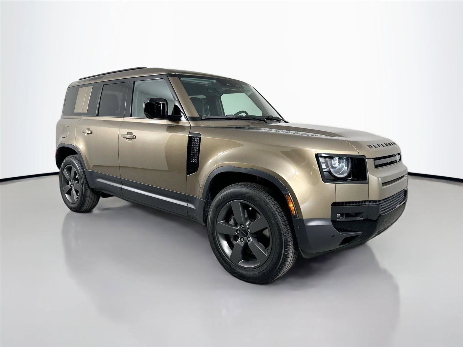 Used 2026 Land Rover Defender 110 S AWD/4WD image 3
