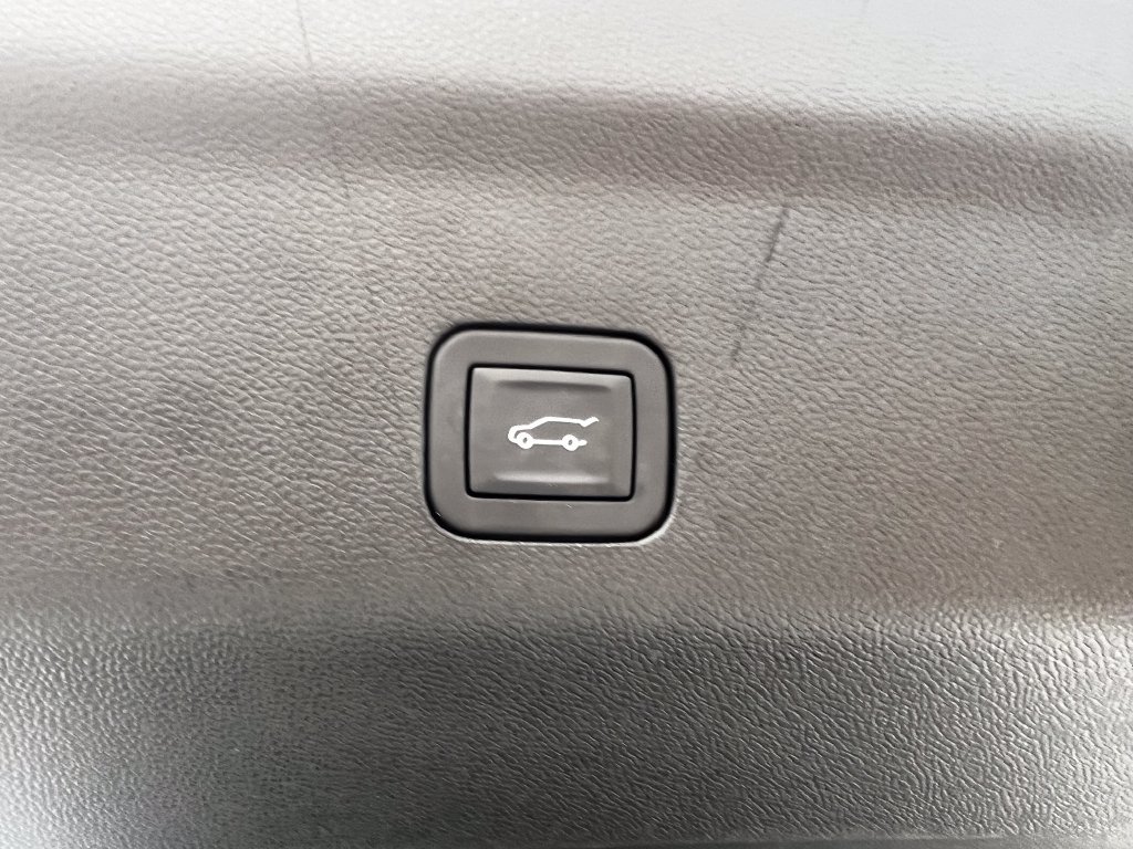 Used 2026 Chevrolet Suburban LT w/ Comfort Package AWD/4WD image 18