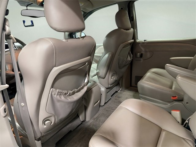 Used 2003 Chrysler Town & Country Limited image 28