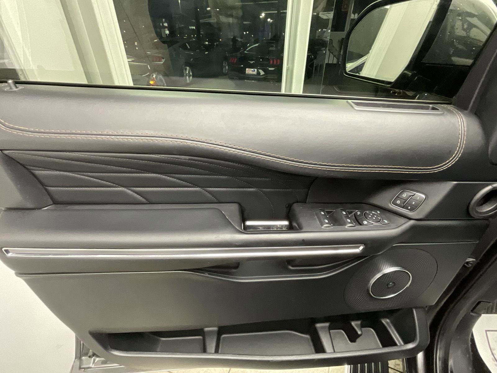 Used 2021 Ford Expedition Platinum image 27