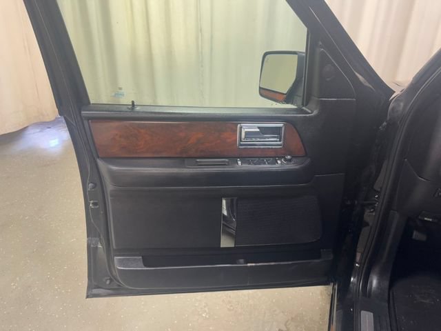 Used 2015 Lincoln Navigator 4WD image 11