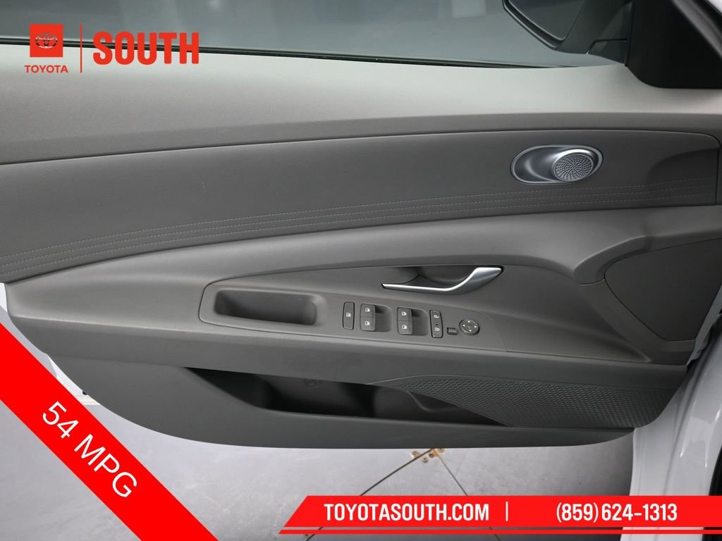 Used 2023 Hyundai Elantra Blue image 21