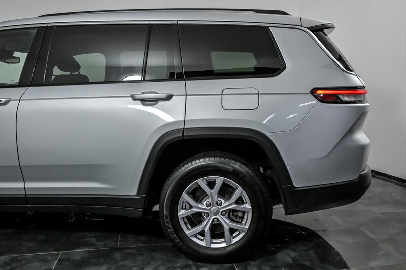 Used 2022 Jeep Grand Cherokee L Limited AWD/4WD image 7