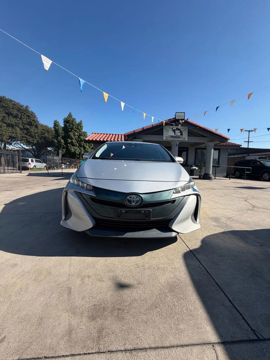 Used 2018 Toyota Prius Prime Plus image 3