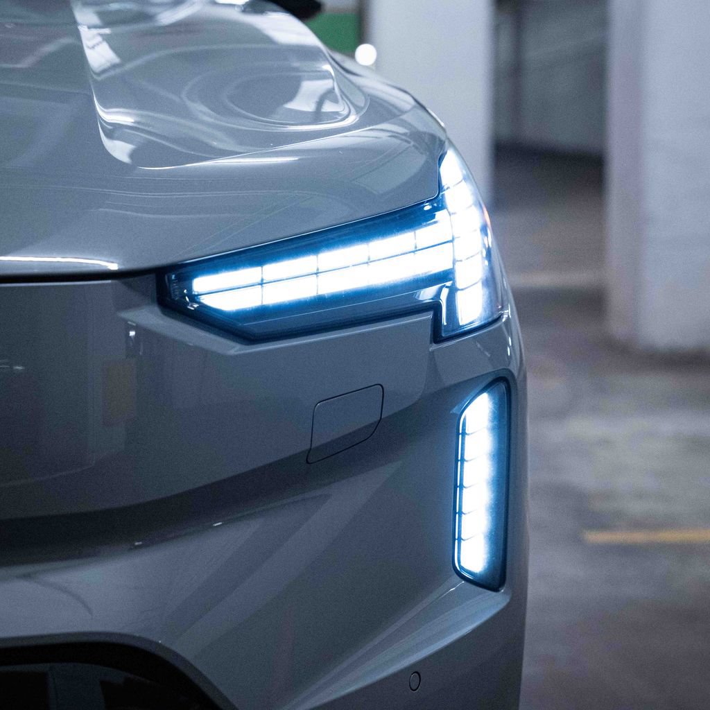 New 2026 Volvo EX90 Ultra AWD/4WD image 3
