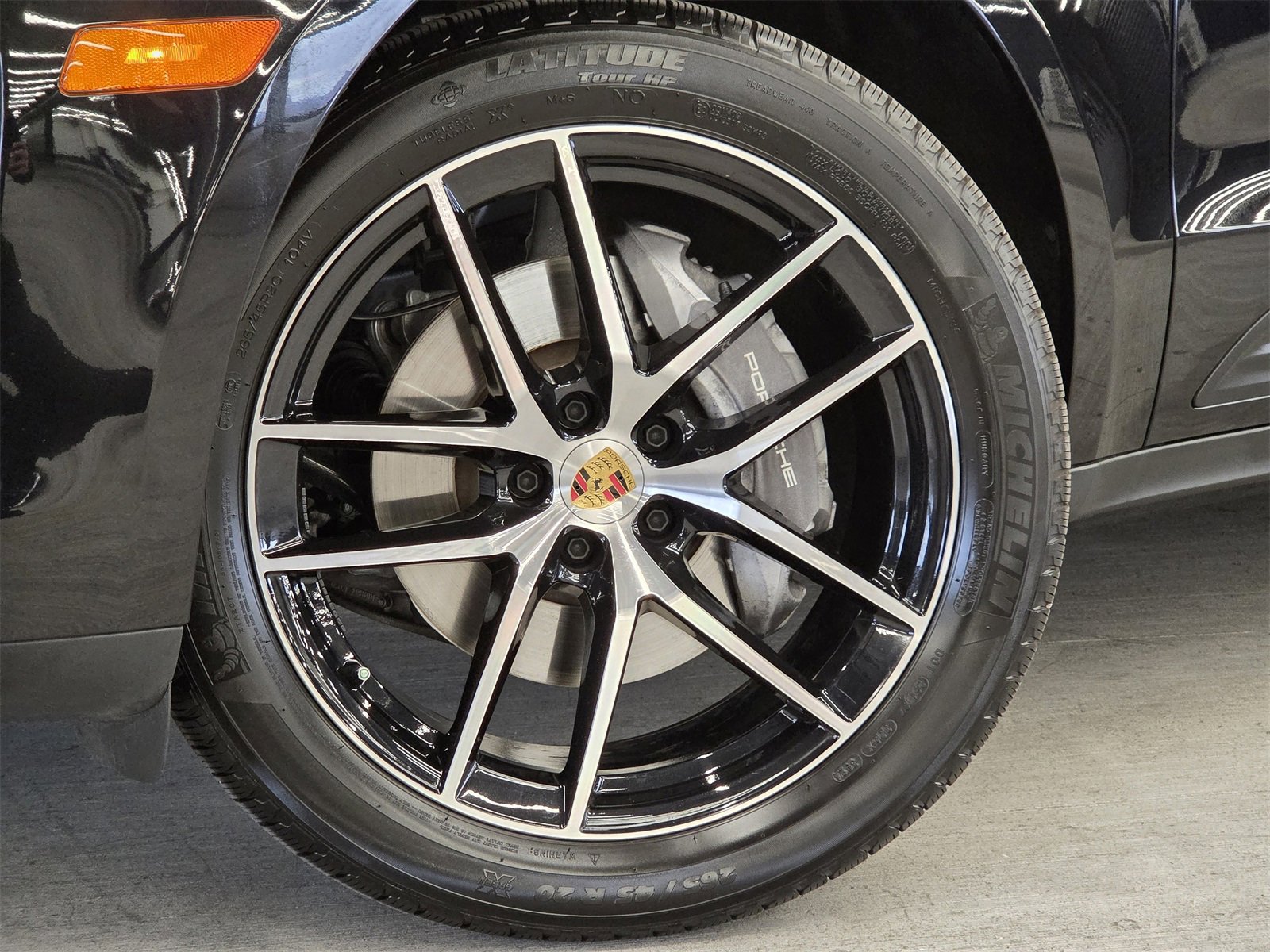 Certified 2025 Porsche Macan image 25