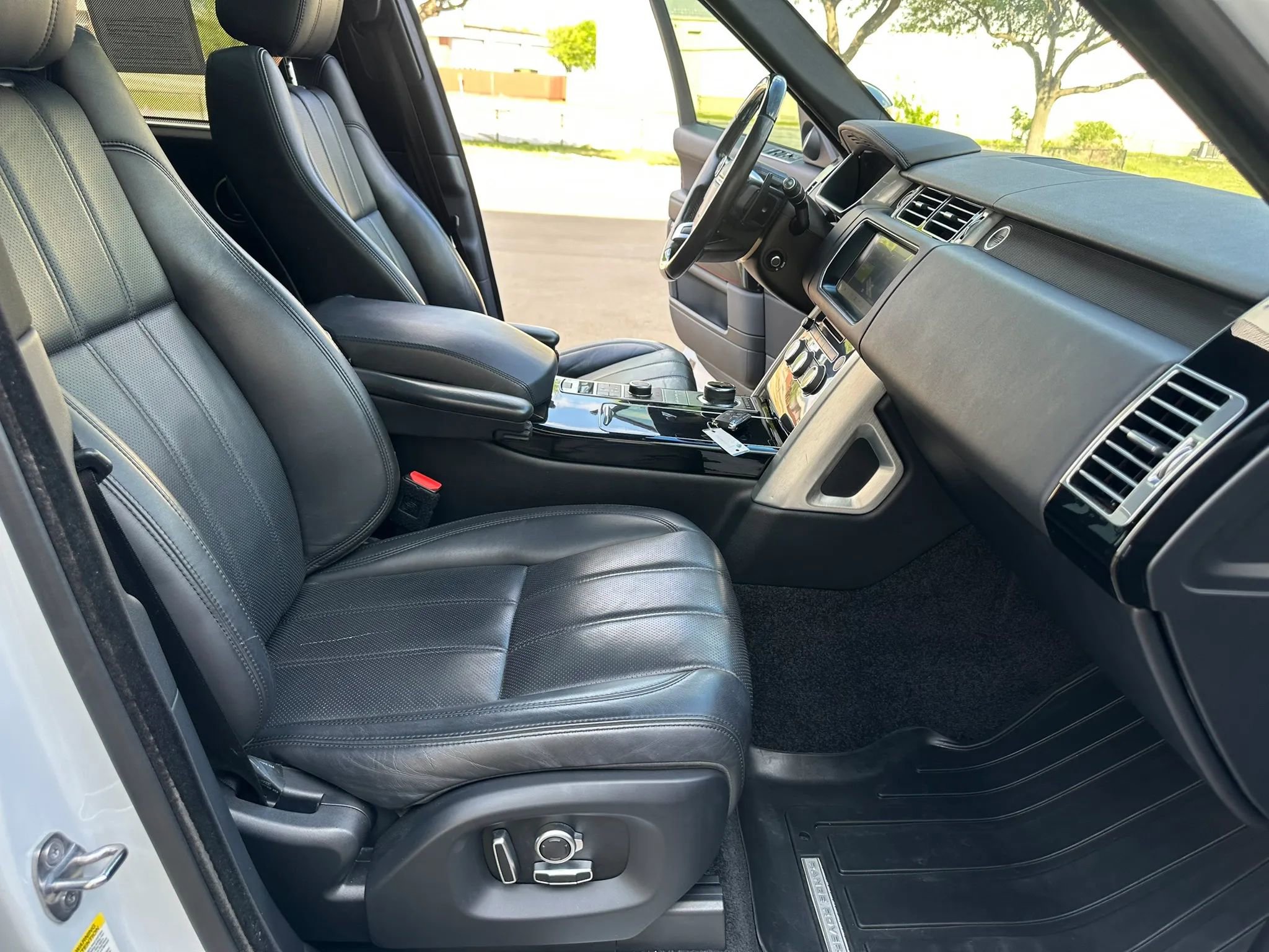 Used 2017 Land Rover Range Rover Long Wheelbase Supercharged image 29