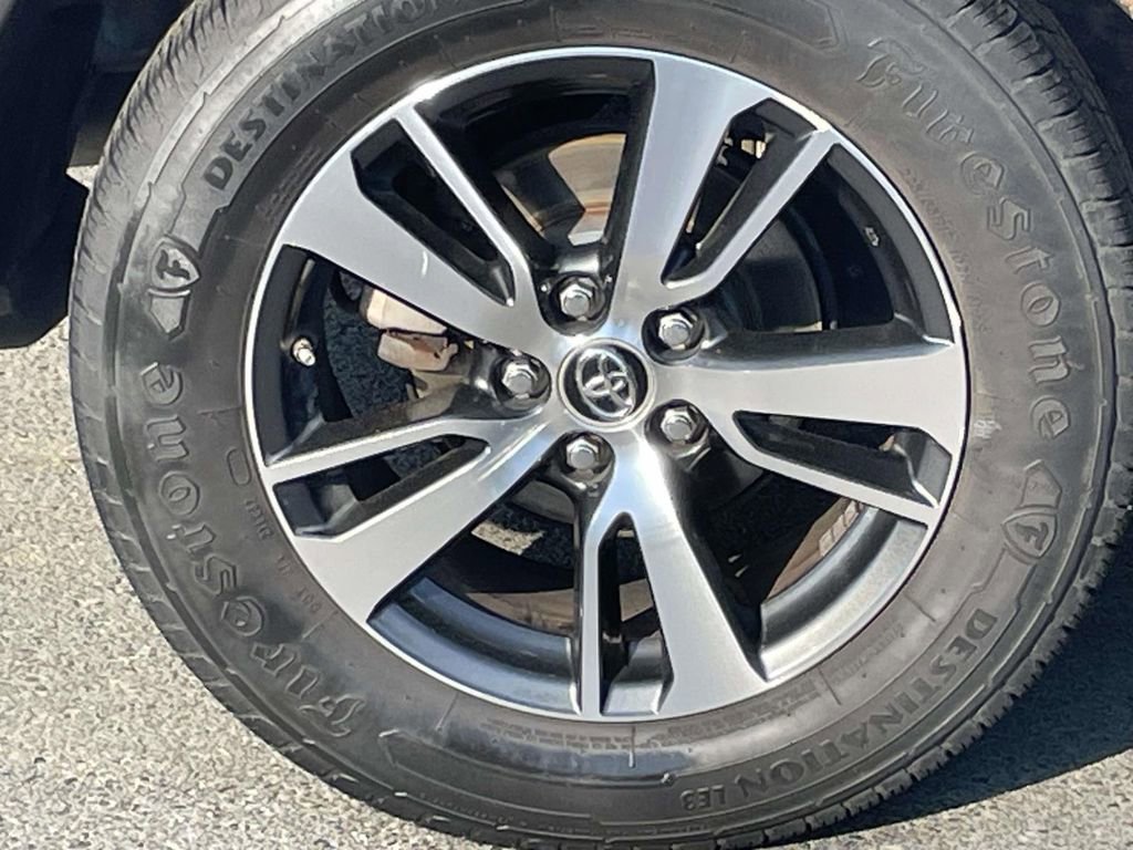 Used 2017 Toyota RAV4 XLE image 11