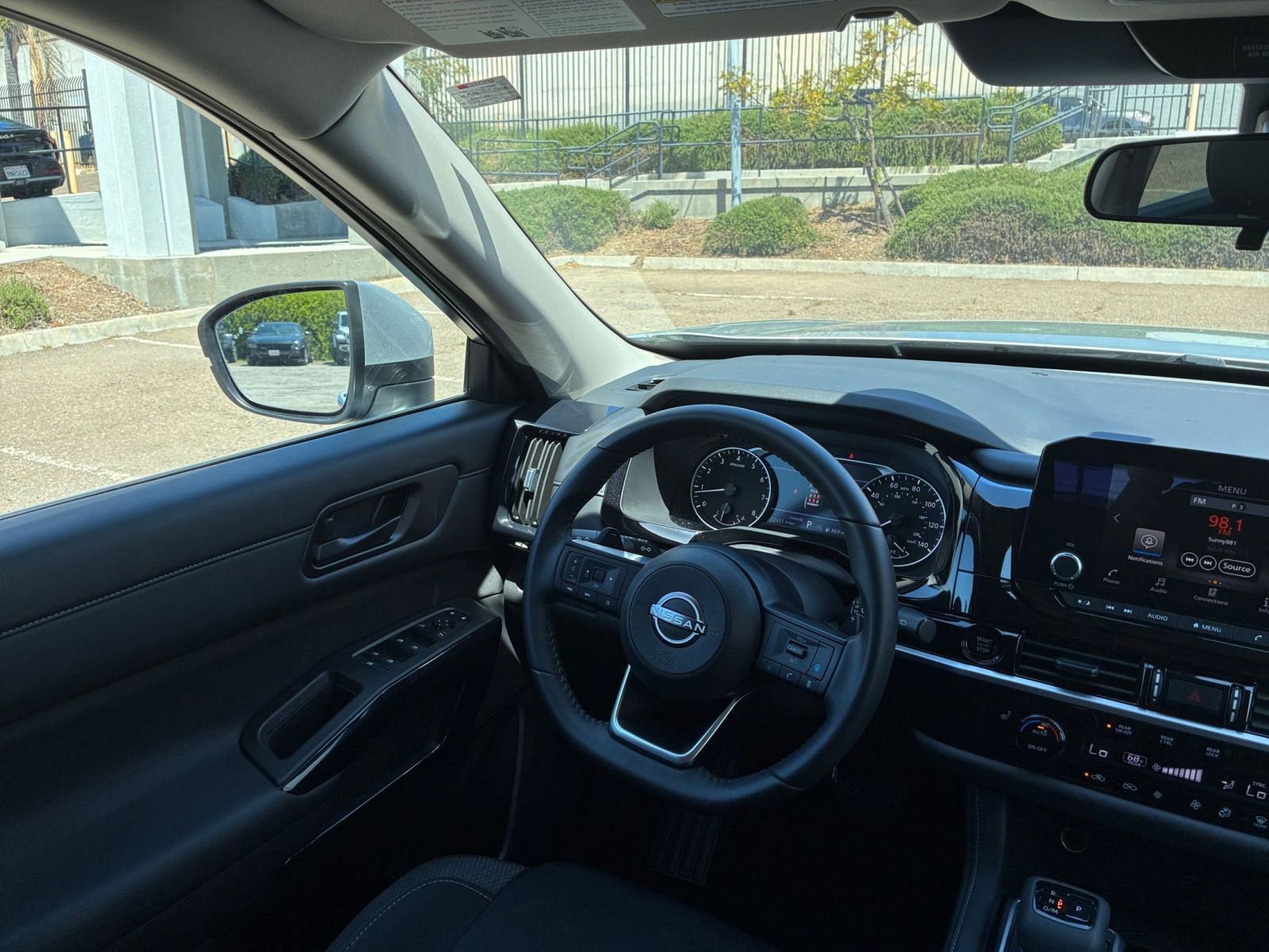 Used 2025 Nissan Pathfinder SV image 37