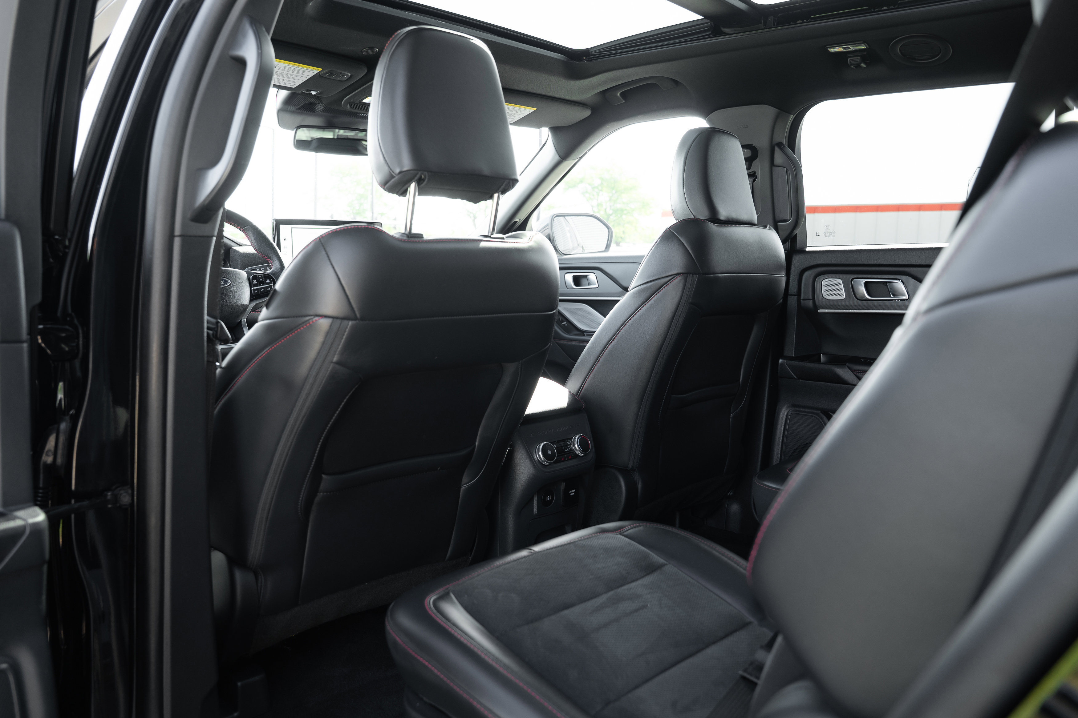 Used 2025 Ford Explorer ST w/ Sun And Sound Package AWD/4WD image 27