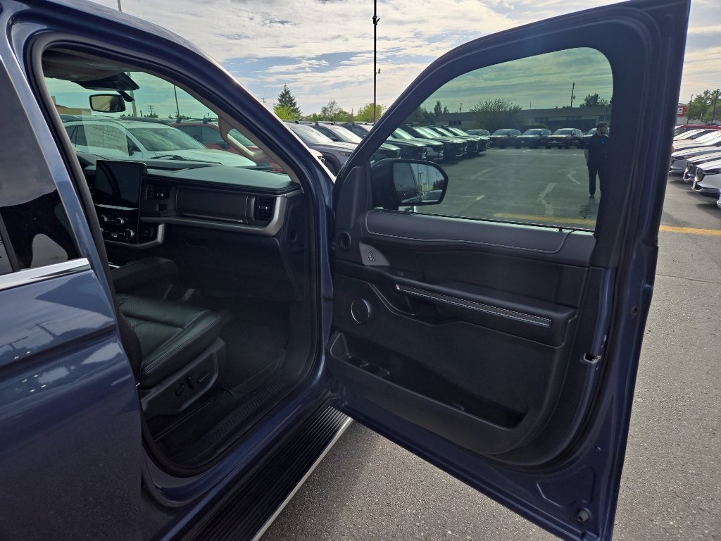 Used 2023 Ford Expedition XLT AWD/4WD image 18